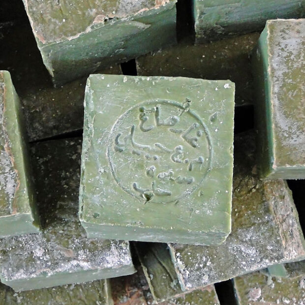 Ehtne Aleppo seep valmistaja templi ja araabiakeelse märgistusega