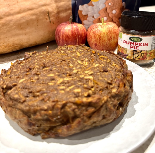 IMG_7840 Ahjust välja võetud äsja küpsenud kook.